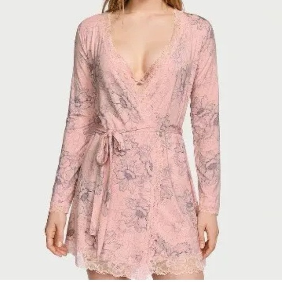 Victoria's Secret Other - Victoria's Secret Pink Floral Lace Trim Short Robe XS/S Loungewear Wrap